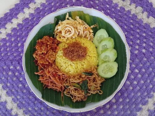 Warung Makan Bu Elly: Santap Nikmat di Jalan Raya Maos dengan Rasa yang Menggoda